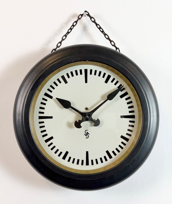 Image 1 of Reloj de pared industrial negro de Siemens, década de 1930.
