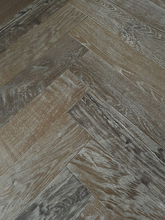 Image 1 of Table de salle à manger en chêne ancien à chevrons