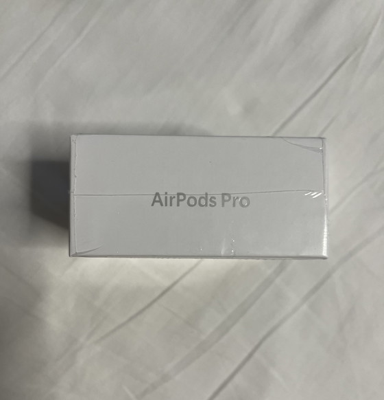 Image 1 of AirPods Pro 3