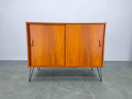 Dänischer Teak-Schrank aus der Mitte des 20. Jahrhunderts (1960er Jahre), Schiebetüren, Haarnadelform