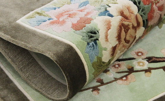 Image 1 of China Pure Silk Hand-Knotted Oriental Rug 125 x 70 cm Excellent Condition