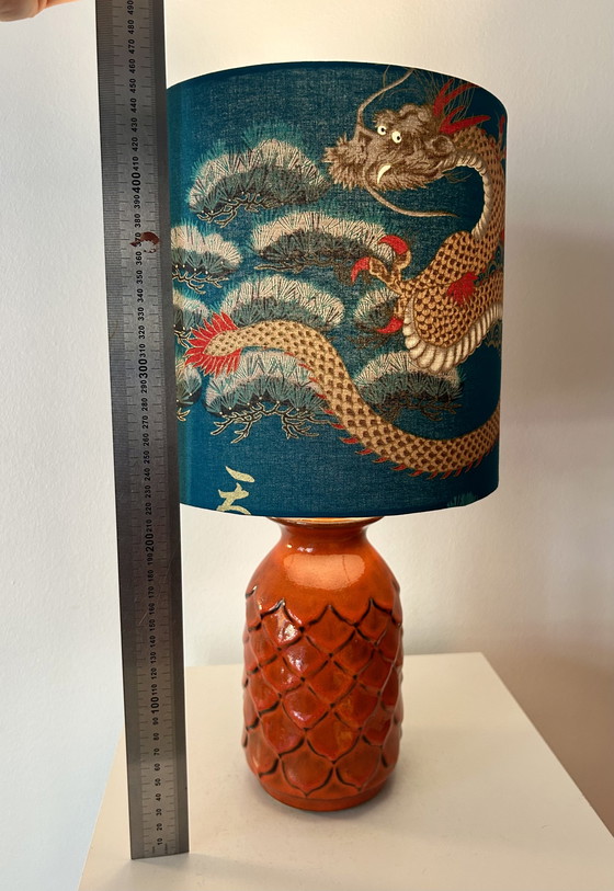 Image 1 of Lámpara de mesa decorativa de cerámica Jasba con pantalla japonesa.