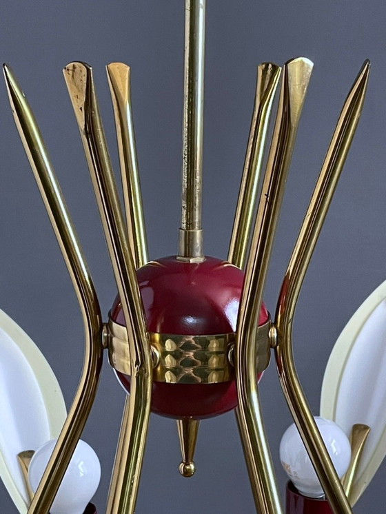 Image 1 of Lampadario italiano a sei luci in ottone e metallo laccato del 1950. Medio secolo moderno.