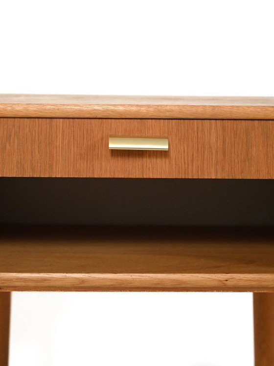 Image 1 of Table de chevet vintage scandinave avec poignée en laiton