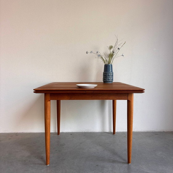 Image 1 of Table de salle à manger vintage en teck carré