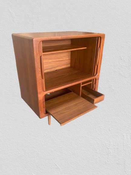 Image 1 of Aparador alto Dyrlund