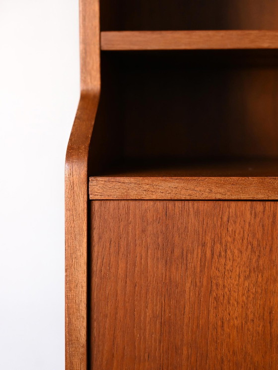 Image 1 of Bibliothèque scandinave en teck avec portes battantes