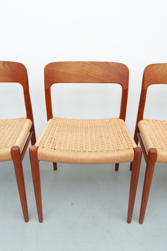 Image 1 of 4x chaises de salle à manger modèle 75 en teck par Niels Otto Møller pour J. L. Møller Möbelfabrik (années 1950)