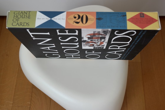 Image 1 of Eames, reusachtig kaartenhuis, ontworpen door Ray & Charles in 1952