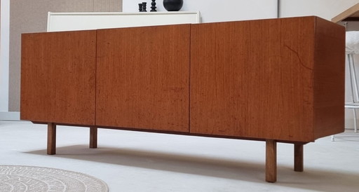 Mueble bajo de mediados de siglo