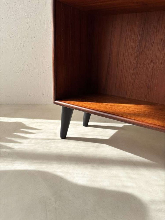 Image 1 of Libreria scandinava vintage in mogano completamente ristrutturata