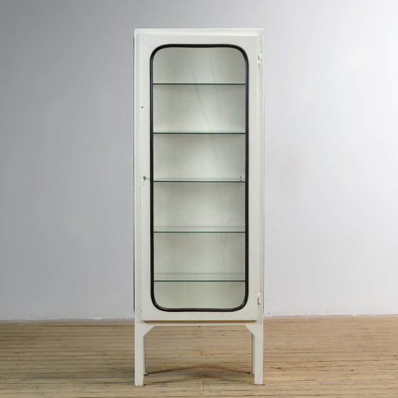 Armoire médicale vintage, années 1970 – Vitrines, Glass, Metal (photo 2 of 9)