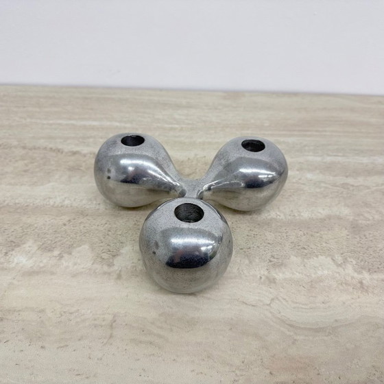Image 1 of Bolvormige kandelaar van aluminium met atoomdesign uit het midden van de 20e eeuw, jaren 70.