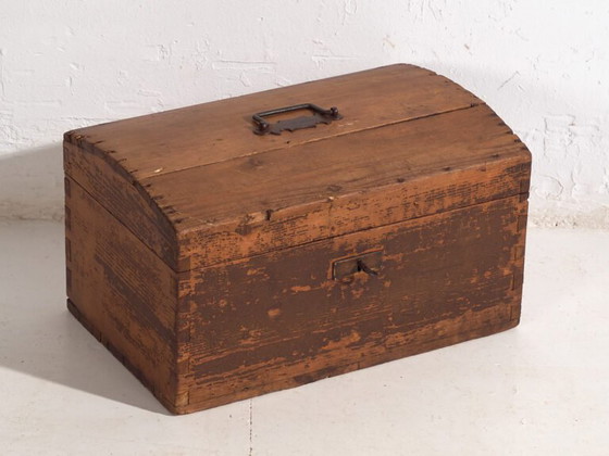 Antike Truhe mit dunkler Patina (ca. 1900) #3 – Aufbewahrungsschrank, Rustic (photo 18 of 40)