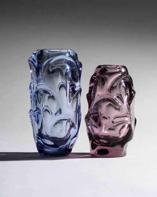 Dúo de vidrio Mid-Century de Jan Beránek Škrdlovice, maestría escultórica en lila y rosa