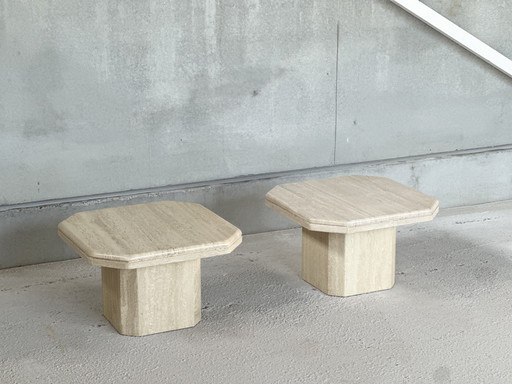 Ensemble de deux tables d'appoint en travertin