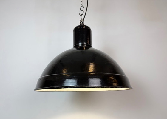 Industrial Black Enamel Factory Pendant Lamp, 1950s – Iron (photo 6 of 18)