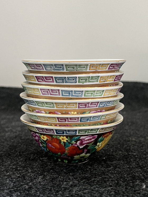 Image 1 of Set di 12 ciotole in porcellana antica cinese Mille Fleur Famille Rose vintage