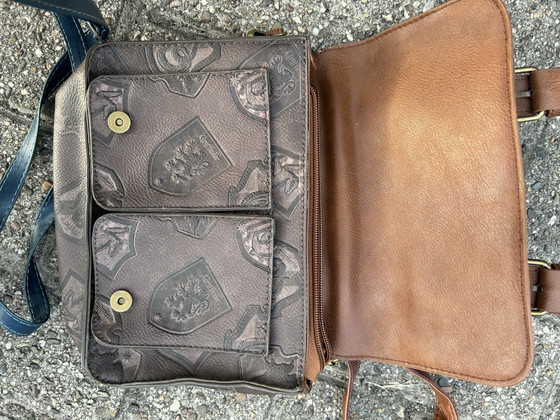 Vielseitige Tasche im Harry-Potter-Hogwarts-Design – Harry potter, Geschenke, Leather (photo 5 of 5)