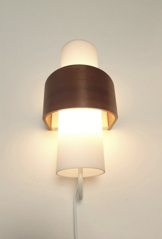 Image 1 of 1 van 2 Louis Kalff wandlampen, NX40 Philips wandlamp, matglazen mcm wandlamp