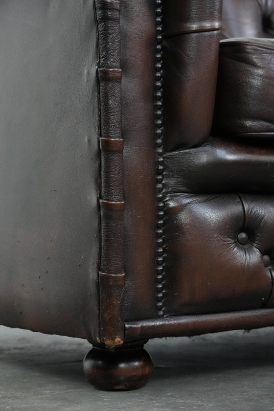 Image 1 of Canapé Chesterfield vintage 2 places en cuir de vachette marron foncé, de style anglais