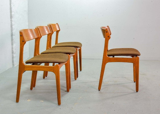 Satz von 4 dänischen Mid-Century-Esszimmerstühlen aus Teakholz, entworfen von Erik Buch für Oddense – Wood (photo 10 of 12)