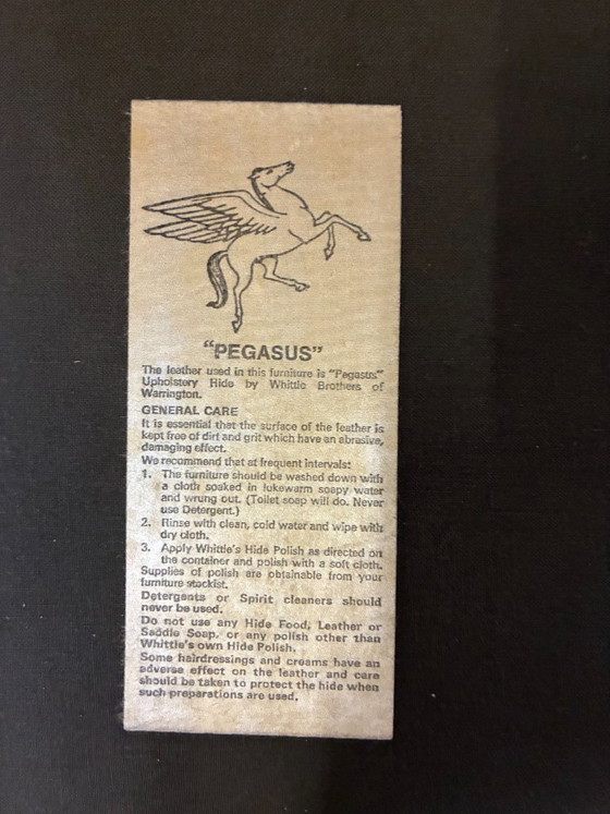 Image 1 of Poltrona Chesterfield Pegasus in perfette condizioni