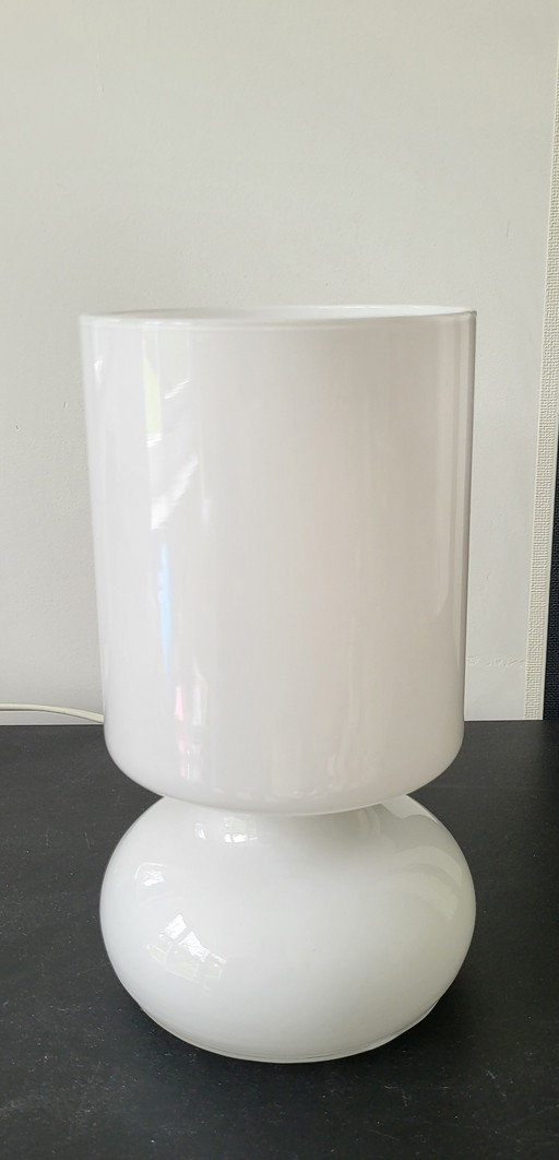 Lampada da tavolo vintage Ikea Lykta bianca.