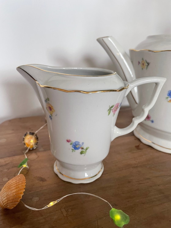 Teekanne und Milchkännchen aus Porzellan – Geschirr, Porcelain (photo 4 of 6)