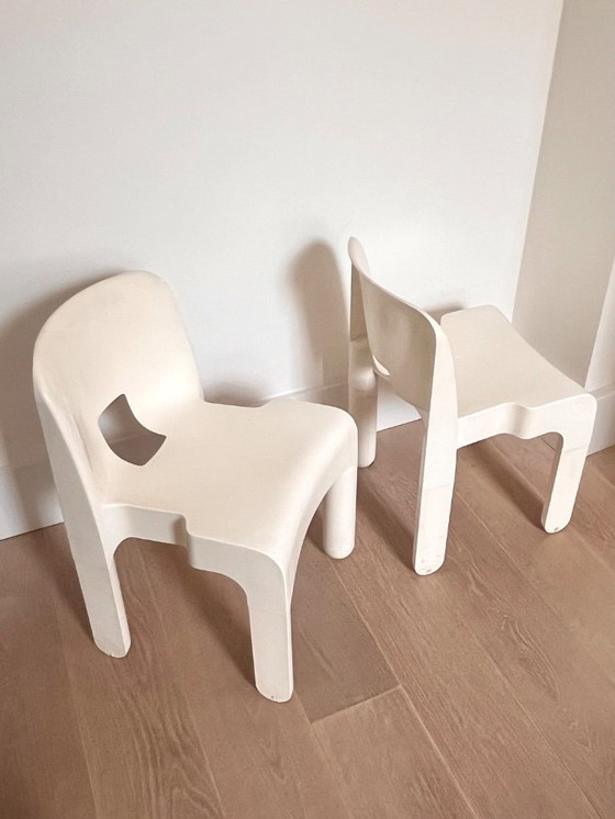 Image 1 of 2 Chaises Vintage "Universale" par Joe Colombo pour Kartell - Blanc