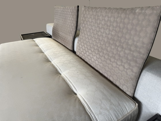 Cama desplazada Minotti Yang – Camas de matrimonio, Leather, Other (photo 5 of 12)