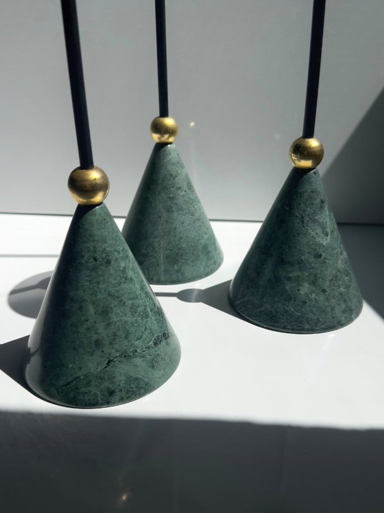 Set di 3 Portacandele Postmoderni Attribuiti a Christian De Beaumont, Marmo e Ottone, Anni '80 – Marble, Brass (photo 4 of 5)