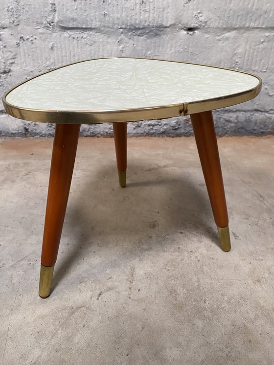 Image 1 of Table d'appoint en formica verte