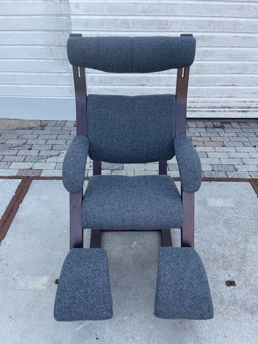 Stokke Gravity Balance ergonomische fauteuil – Textile, Wood (photo 2 of 10)