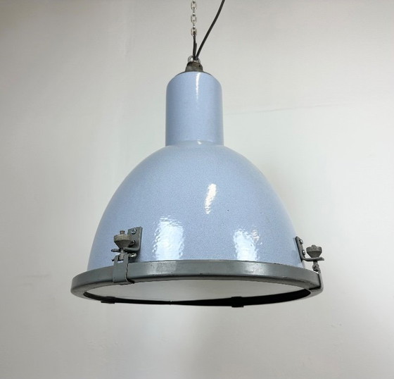 Image 1 of Lampada a sospensione industriale in smalto grigio Bauhaus con copertura in vetro, anni '50