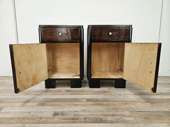 Image 1 of Art Decò bedside tables in walnut burl with pink glass top