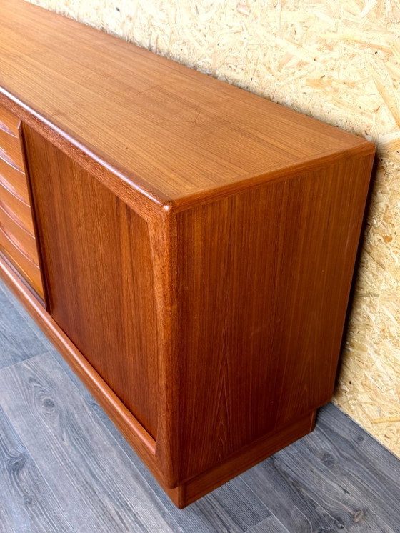 Image 1 of Dressoir/ladekast van teakhout uit de jaren 60/70 van Dyrlund, gemaakt in Denemarken.