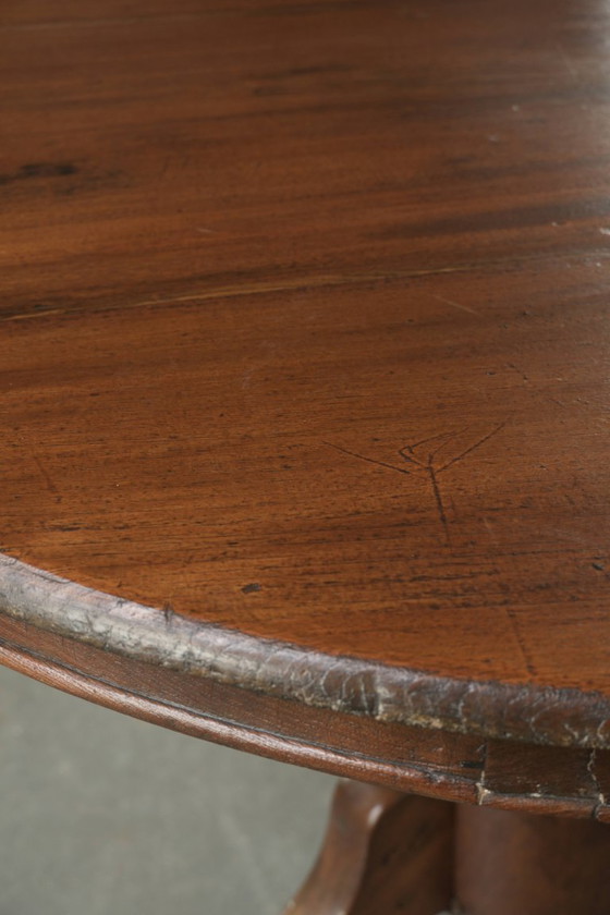 Beautiful subtle round rustic wooden dining table with a lovely appearance and a beautiful patina – Klassiek (photo 6 of 10)