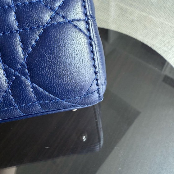 Image 1 of DIOR LADY SMALL FLAP - PELLE DI AGNELLO CANNAGE BLU SCURO CON DETTAGLI ARGENTO
