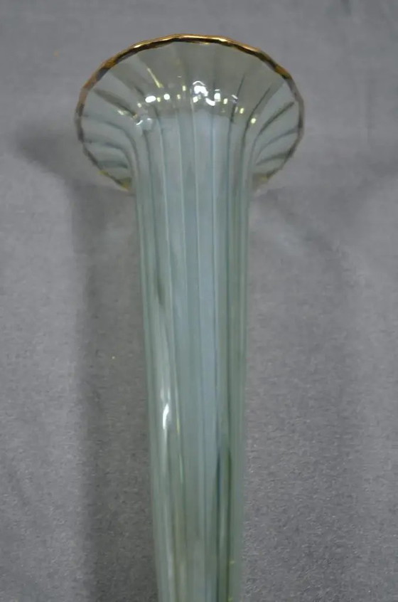 1970s Murano Cornet Vase - Green Iridescent Glass Highlighted With Gold Threads – Murano Glass (photo 4 of 12)