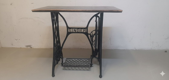 Image 1 of Table d'appoint Singer