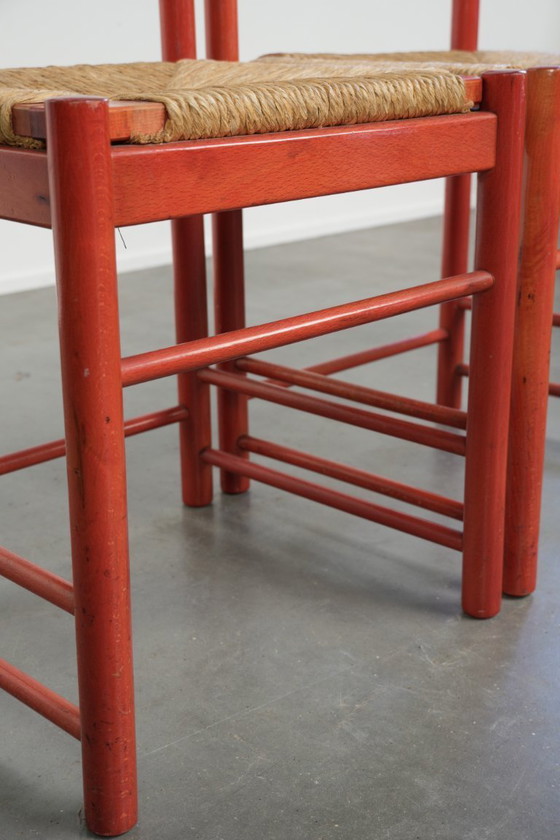 Image 1 of 2 x Leuk rood vintage houten stoeltje uit de jaren ’70 met een gevlochten rieten zitting