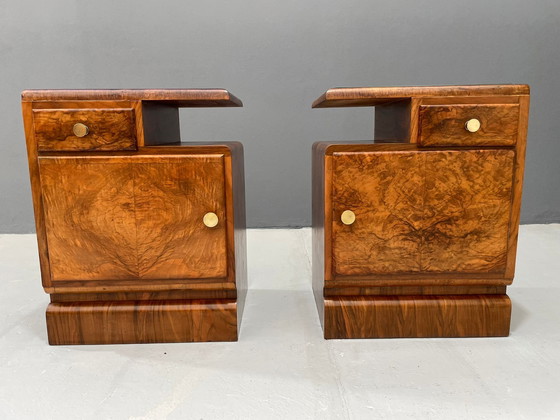 Image 1 of Tables de chevet Art Déco rénovées des années 1930 - Paire de tables de nuit tchécoslovaques en placage de noyer