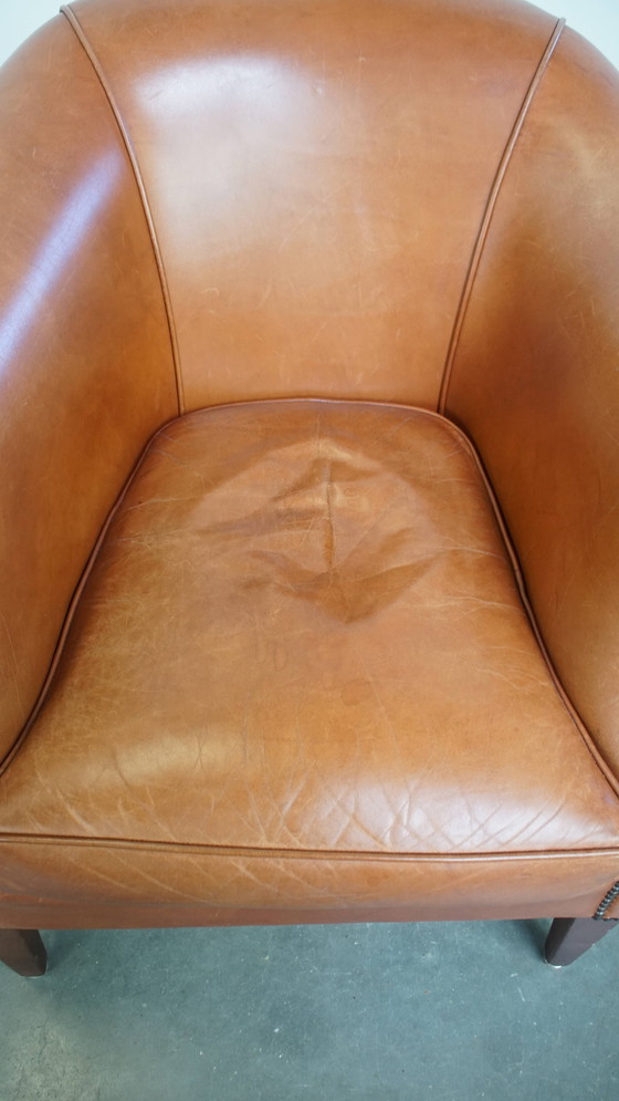 Image 1 of 2 x Cognacfarbener Rindsleder-Clubsessel mit dekorativem Nagelfinish