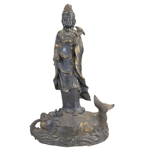 Eine große ostasiatische Guanyin-Statue aus der ersten Hälfte des 20. Jahrhunderts
