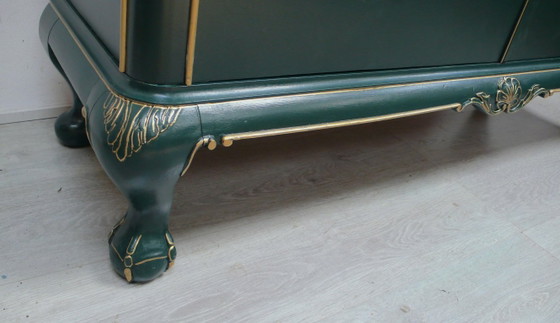 Vitrinenschrank Viktorianischer Stil 1920er Moosgrün + Cremeweiß, Vollholz – Wood, Glass (photo 6 of 10)