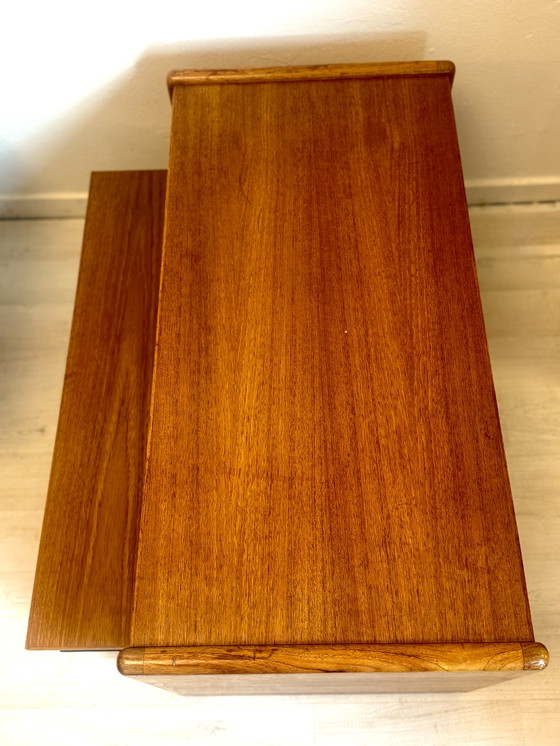 Image 1 of Tavolino laterale vintage danese in teak per mobili audio/TV