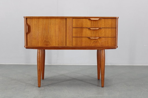 1960er Jahre Dänischer Teakholzschrank mit Schubladen