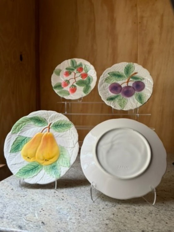 Vintage Japanese Majolica Fruit Plates, Set of 4, Embossed Ceramic Fruit Dessert Plates, Made in Japan (photo 4 of 19)