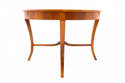 Art Deco round table from the 40s, Poland. After renovation.